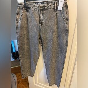 NWT Hollister Gray Ultra High-Rise Mom Jeans